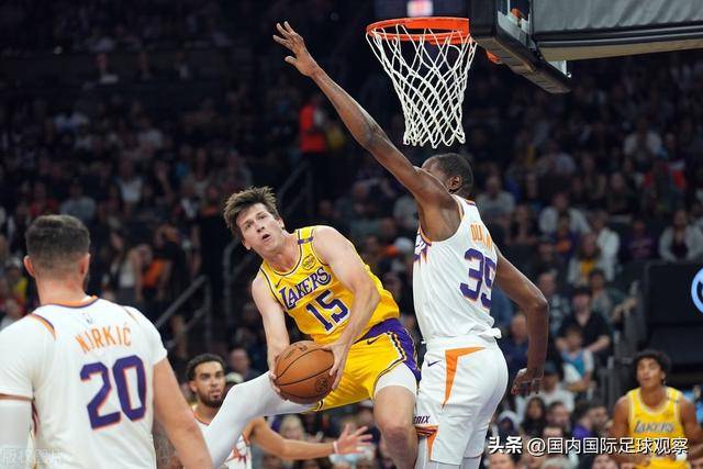 拉塞尔44分字母哥三双 湖人险胜雄鹿重回第九