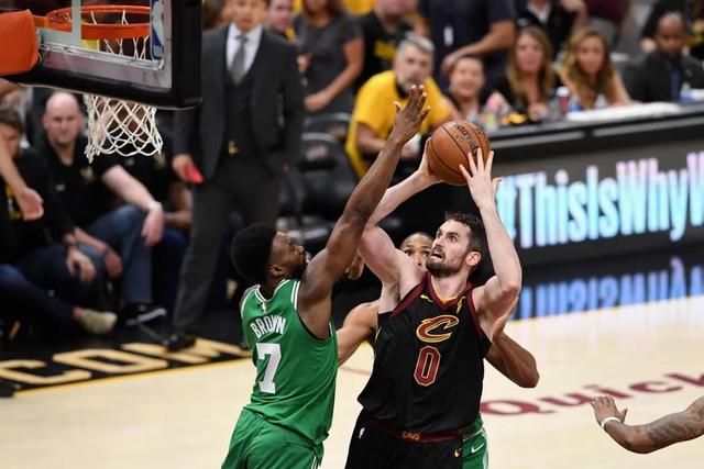 钟鼓和鸣逐绿茵 百面崇阳铜鼓奏响“楚超”咸宁主场